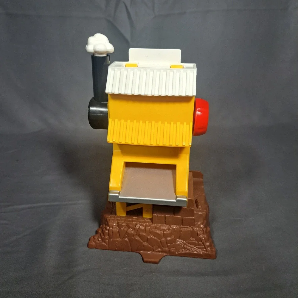 Fisher Price GeoTrax Pipe Works Building Replacement Building for Tracks Toy